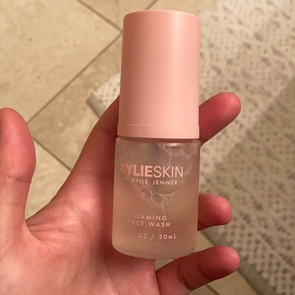 Kylie skin foaming face wash